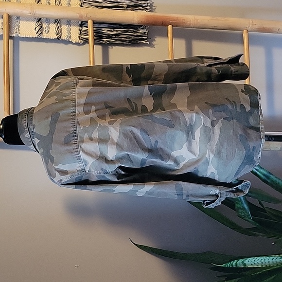 Abercrombie & Fitch Green Camouflage Camp Shirt/Jacket - Picture 3 of 4